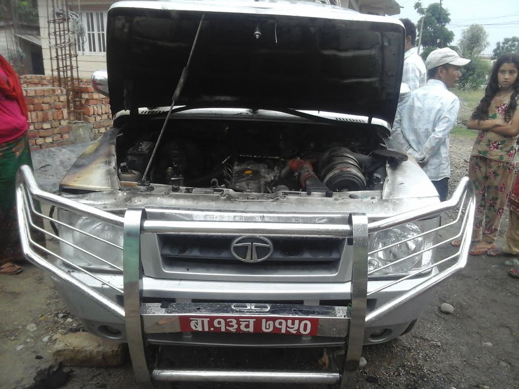 चुनावी प्रचारमा प्रयोग गरिएको गाडीमा आगजनी