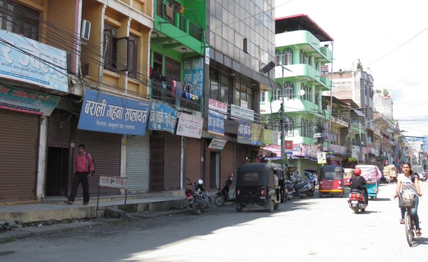 सुनको अभाब भएपछि रुपन्देहीका सुनचाँदी पसल बन्द