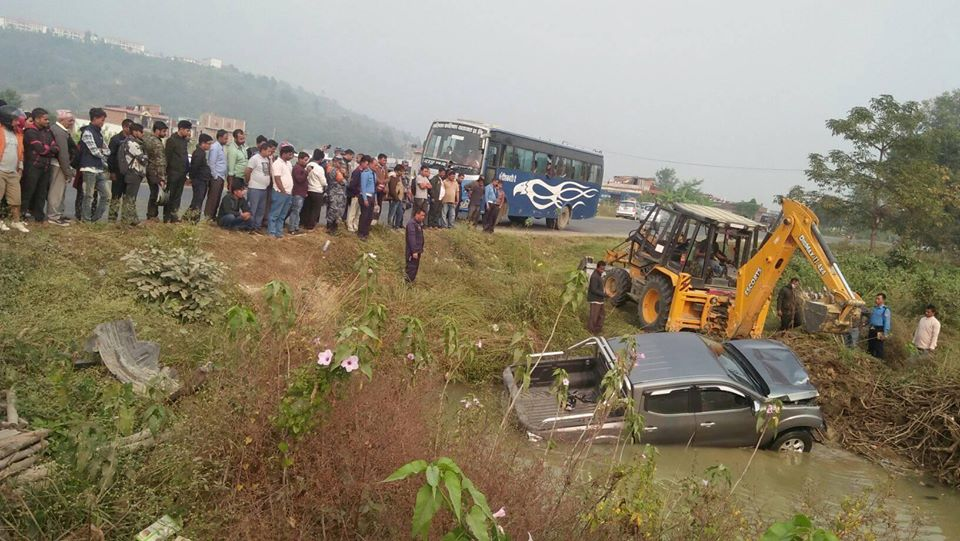 सवारी दुर्घटनामा सैनामैनामा २ को मृत्यु