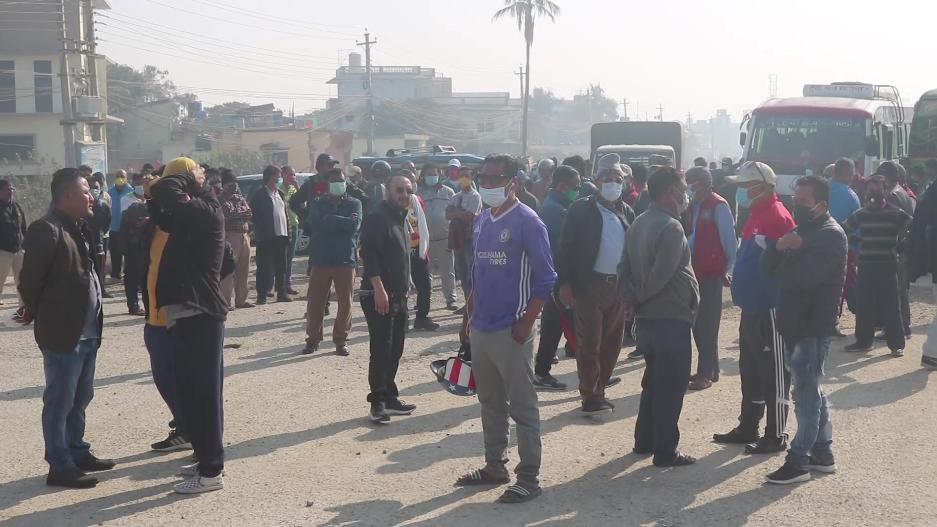 सडक निर्माण समयमै सम्पन्न नभएको भन्दै बेलहियामा चक्काजाम