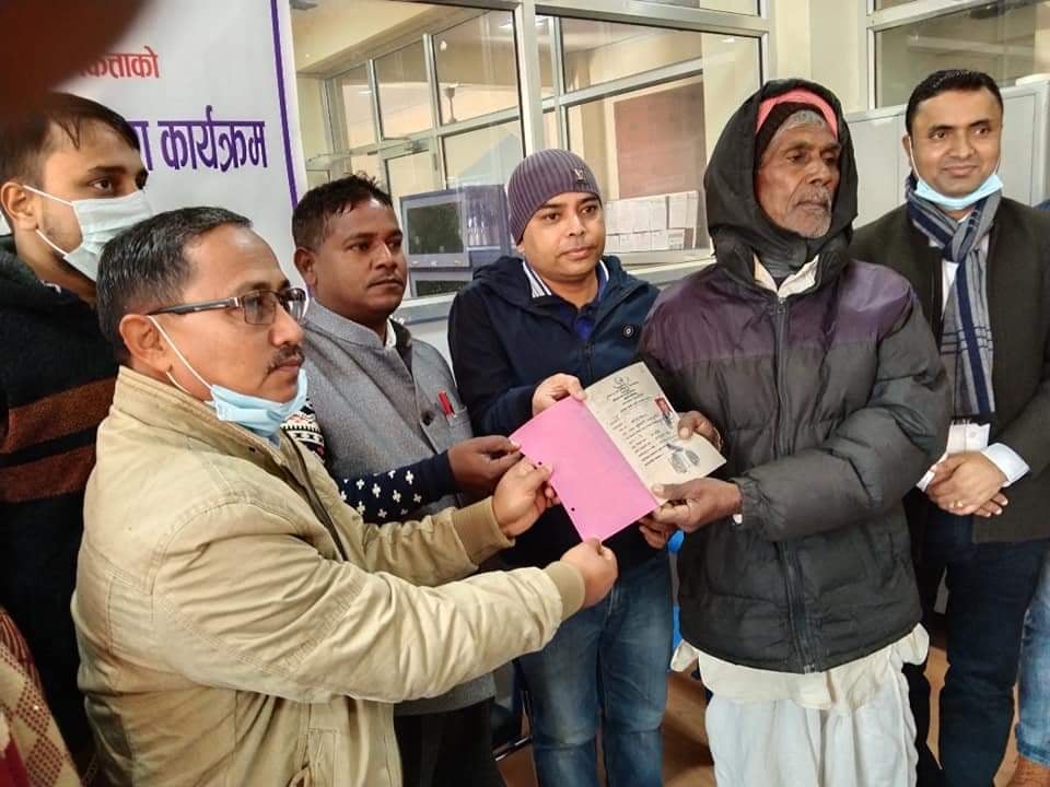 रुपन्देहीको मायादेवी गाउँपालिकामा जग्गाधनी प्रमाणपूर्जा वितरण