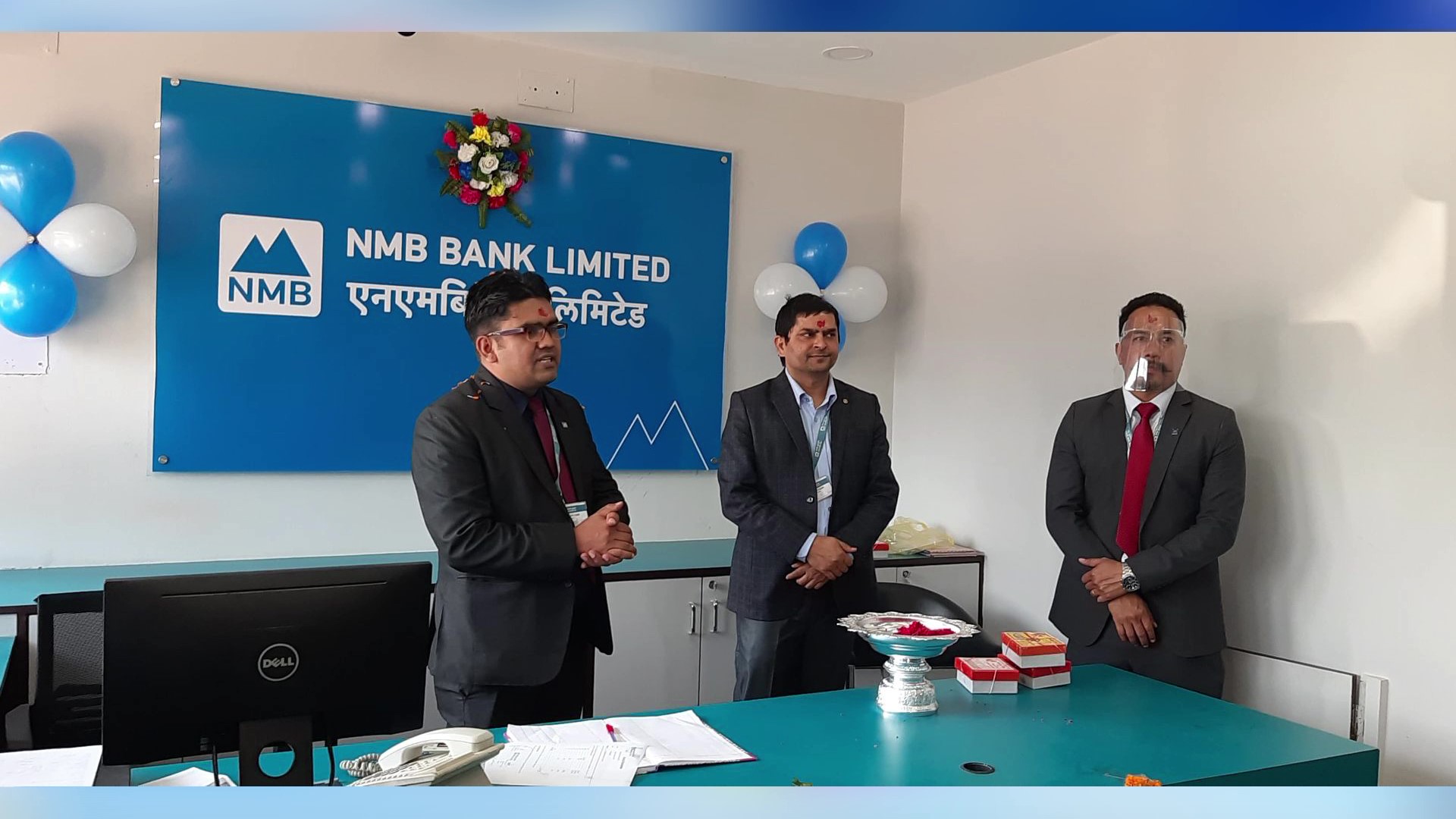 एनएमबि बैंकद्वारा रामग्राममा शाखा शुभारम्भ,७ सय विद्यार्थीलाई स्वास्थ सामाग्री प्रदान