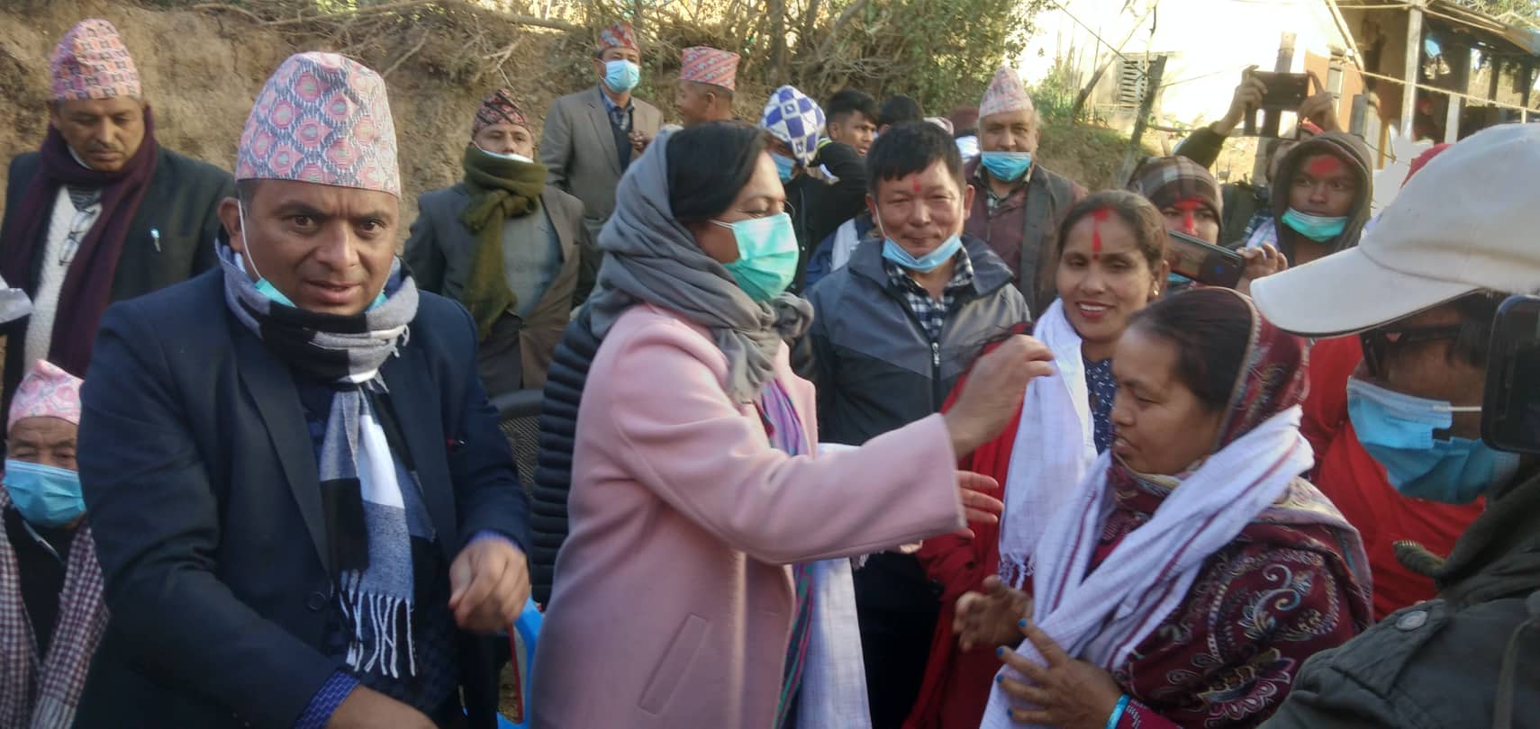 अर्घाखाँचीमा नेकपा परित्याग गरी  कांग्रेसमा प्रबेश गर्नेको लर्को